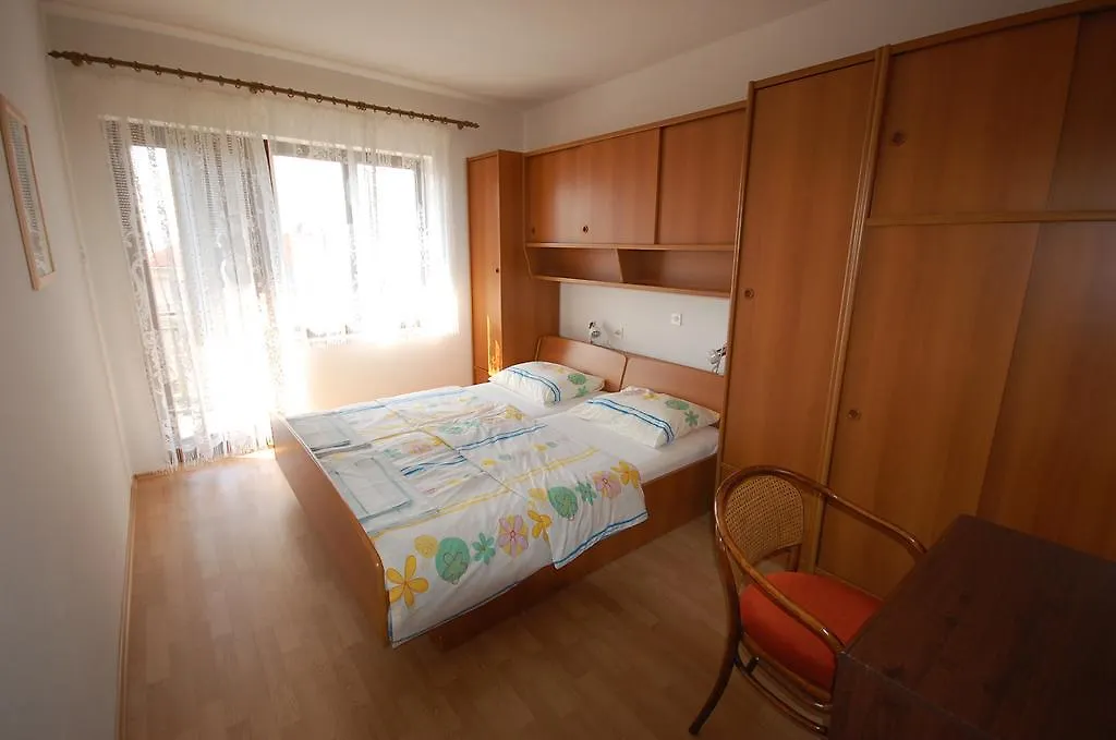 Apartment Djuka Njivice Croatia