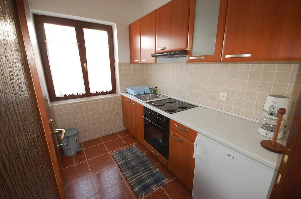 Apartment Djuka Njivice 0*,