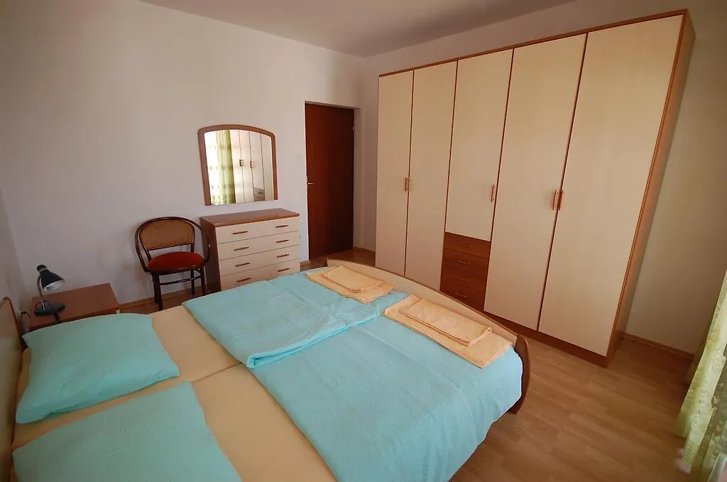 Apartment Djuka Njivice Croatia
