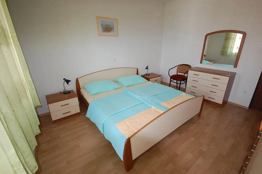 Apartment Djuka Njivice 0*,
